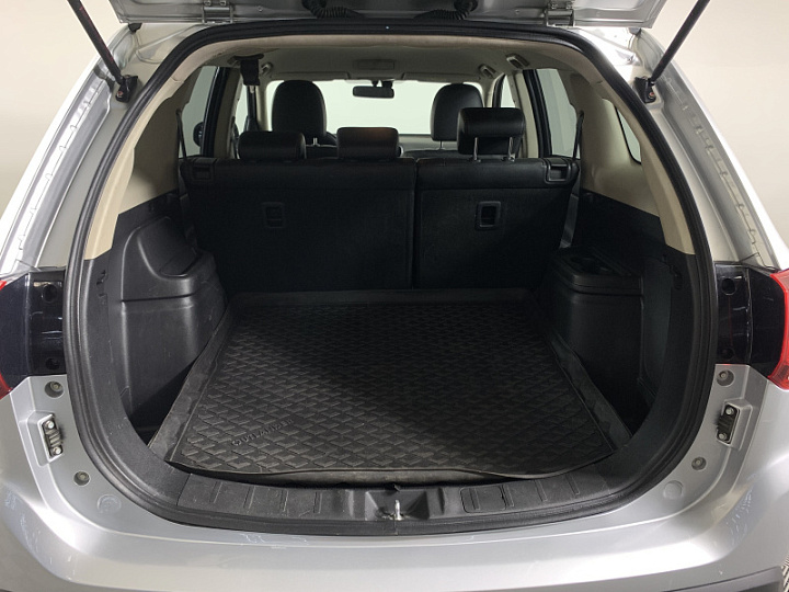 Mitsubishi Outlander 2.4, 2015 года, Вариатор, Серебристый