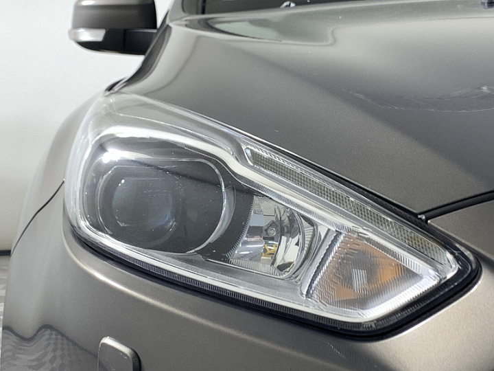 FORD Focus 1.6, 2015 года, Робот, Серо-коричневый