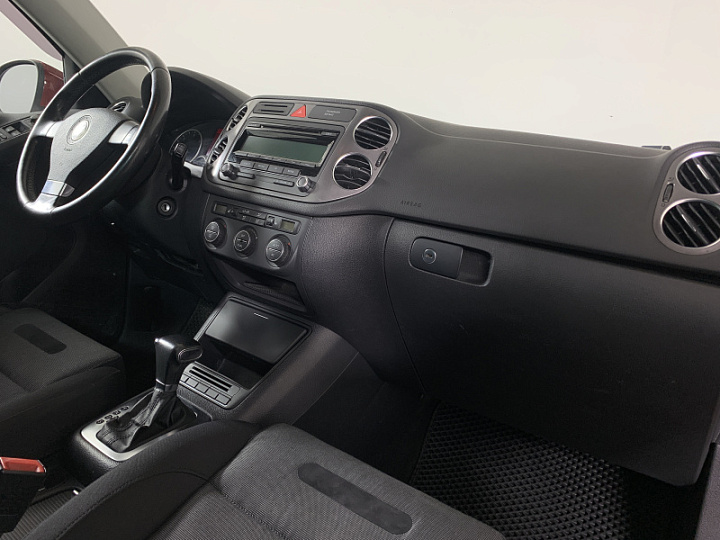 VOLKSWAGEN Tiguan 2, 2009 года, Автоматическая, ВИШНЕВО-КРАСНЫЙ