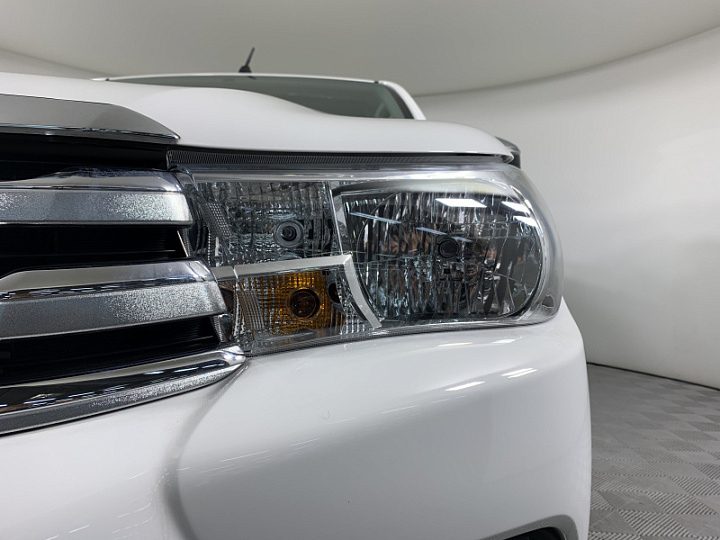 TOYOTA Hilux 2.4, 2022 года, Механика, БЕЛЫЙ