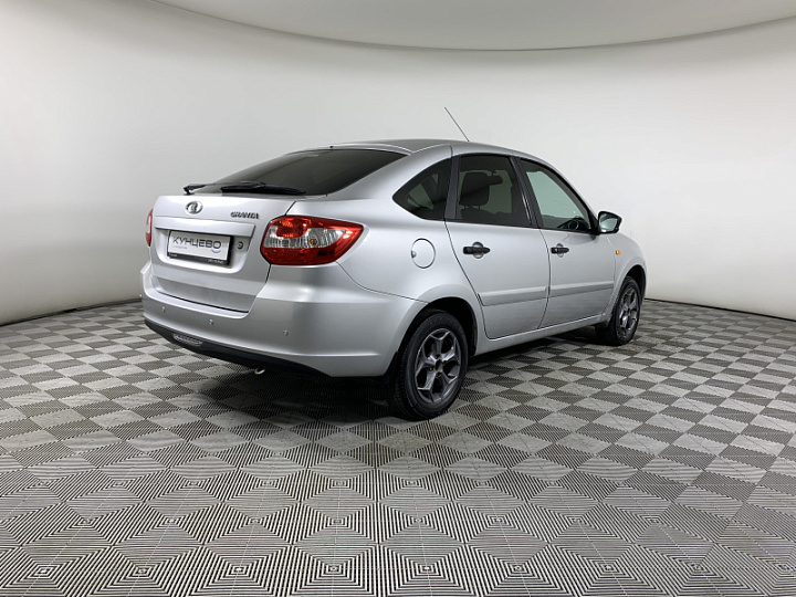 Lada Granta 1.6, 2014 года, Механика, Серебристый