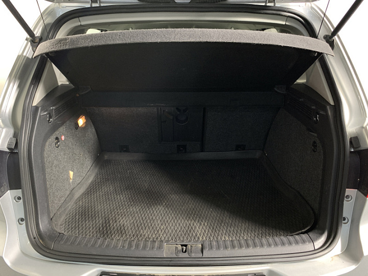 VOLKSWAGEN Tiguan 2, 2011 года, Автоматическая, Серебристый