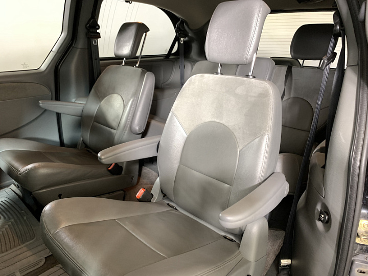 Chrysler Voyager 3.3, 2006 года, Автоматическая, Черный