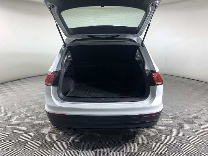 Volkswagen Tiguan 1.4, 2019 года, Робот, Белый
