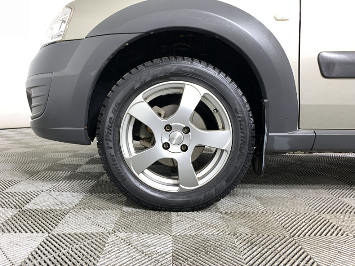 LADA (ВАЗ) Largus Cross 1.6, 2018 года, Механика, Серо-бежевый