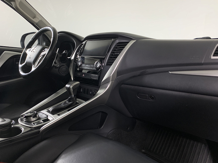 MITSUBISHI Pajero Sport 2.4, 2018 года, Автоматическая, ЧЕРНЫЙ