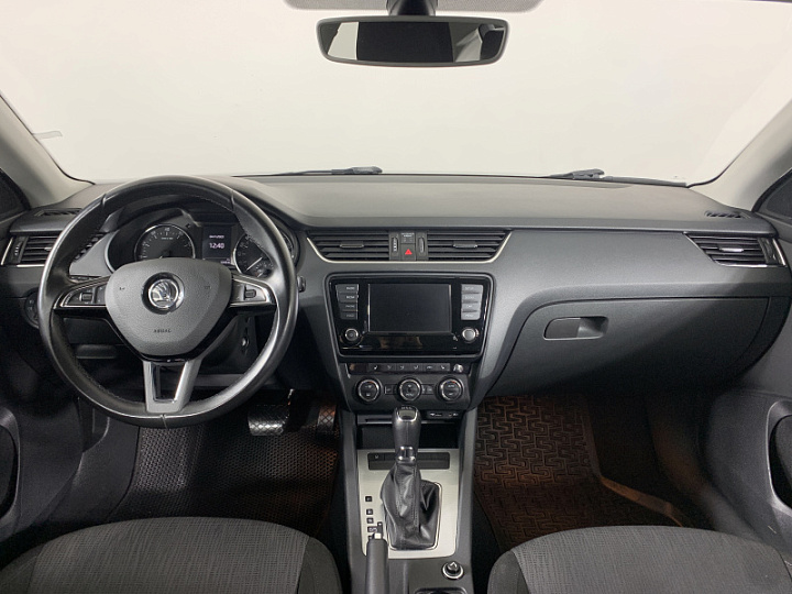SKODA Octavia 1.8, 2017 года, Робот, ЧЕРНЫЙ