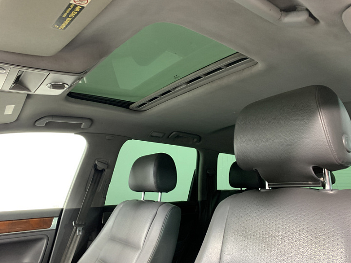 VOLKSWAGEN Touareg 3.2, 2004 года, Автоматическая, Серебристый