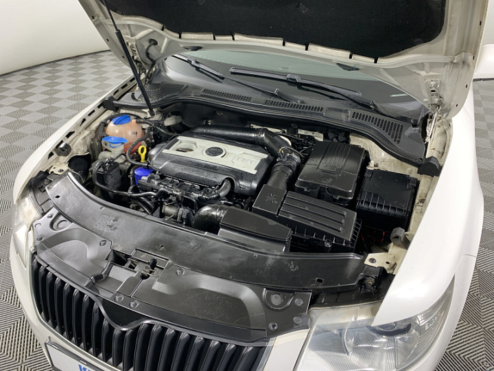 SKODA Superb 1.8, 2013 года, Робот, БЕЛЫЙ