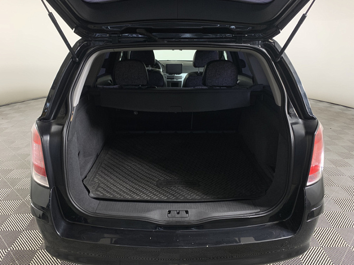 Opel Astra 1.6, 2012 года, Механика, Черный