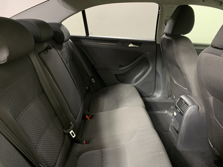 VOLKSWAGEN Jetta 1.6, 2012 года, Механика, Серебристо-желтый