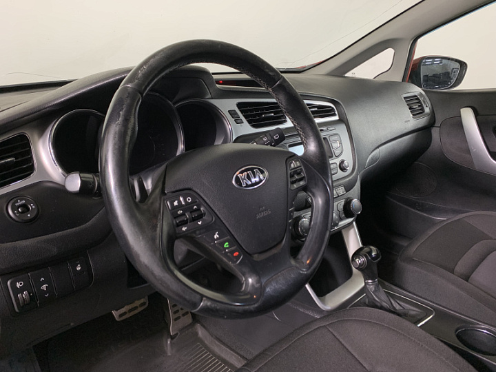 KIA Ceed 1.6, 2013 года, Автоматическая, КРАСНЫЙ