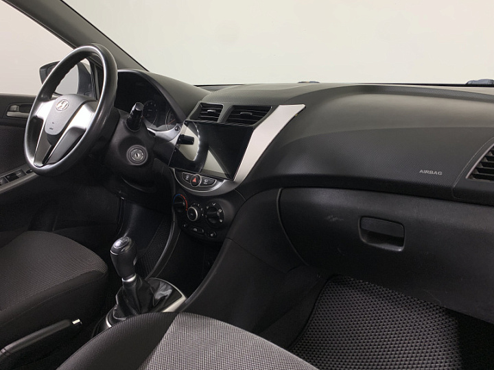 HYUNDAI Solaris 1.4, 2012 года, Механика, Серебристый