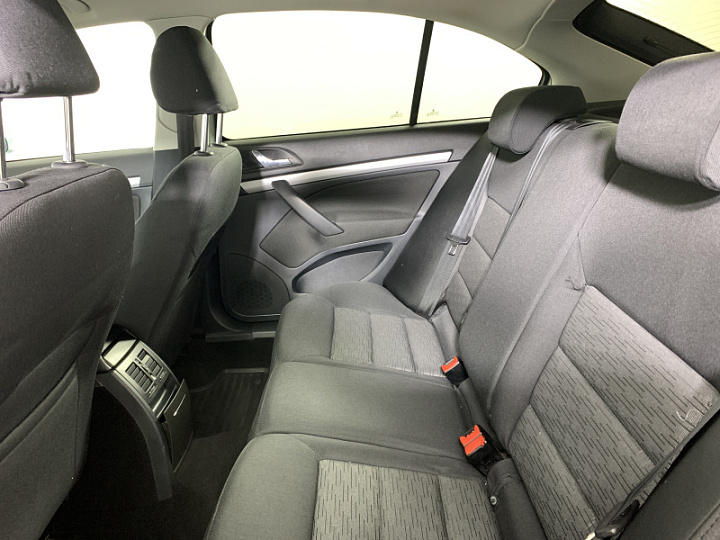 SKODA Octavia 1.6, 2012 года, Механика, ЗЕЛЕНЫЙ