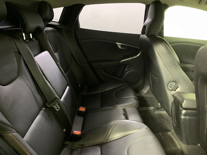 Volvo V40 2, 2014 года, Автоматическая, Черный