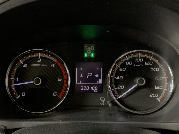 Mitsubishi L200 2.4, 2018 года, Автоматическая, ЧЕРНЫЙ