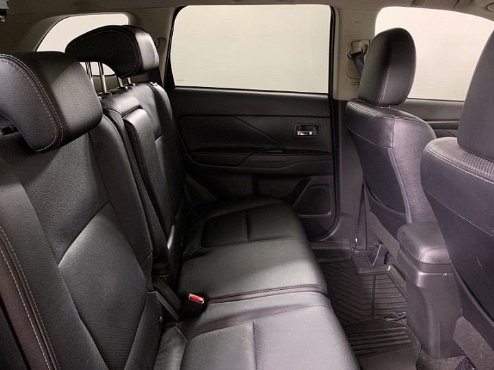 MITSUBISHI Outlander 2.4, 2016 года, Вариатор, ЧЕРНЫЙ