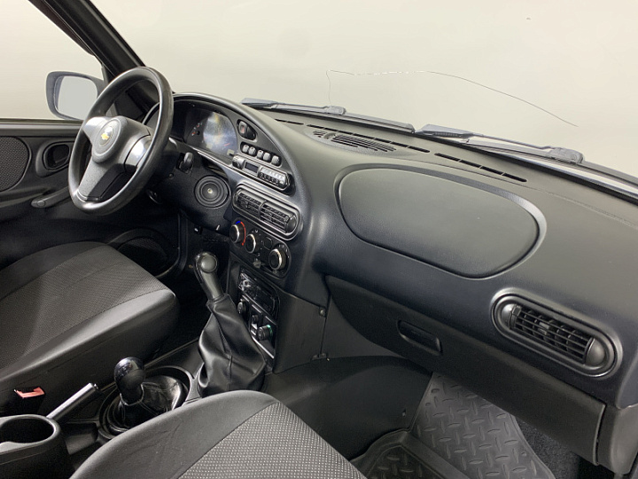 CHEVROLET Niva 1.6, 2011 года, Механика, Серебристый металлик