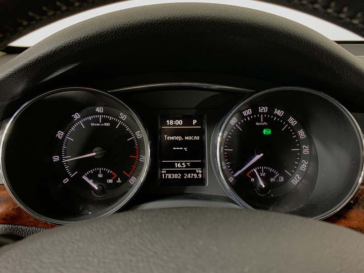 SKODA Superb 2, 2012 года, Робот, Вишневый