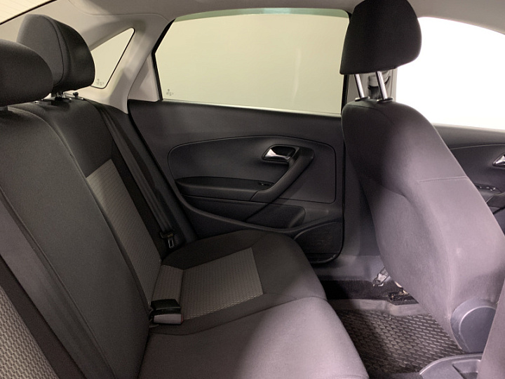 VOLKSWAGEN Polo 1.6, 2012 года, Механика, Серебристо-желтый