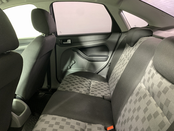 FORD Focus 1.6, 2009 года, Механика, Серебристый