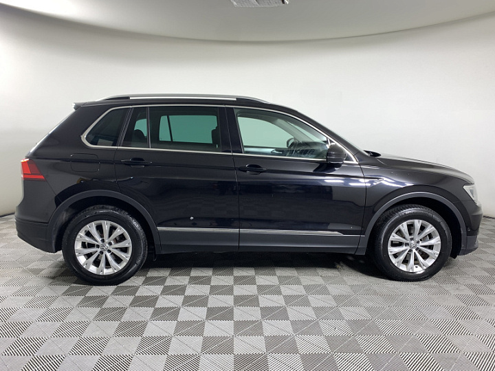Volkswagen Tiguan 1.4, 2018 года, Робот, ЧЕРНЫЙ