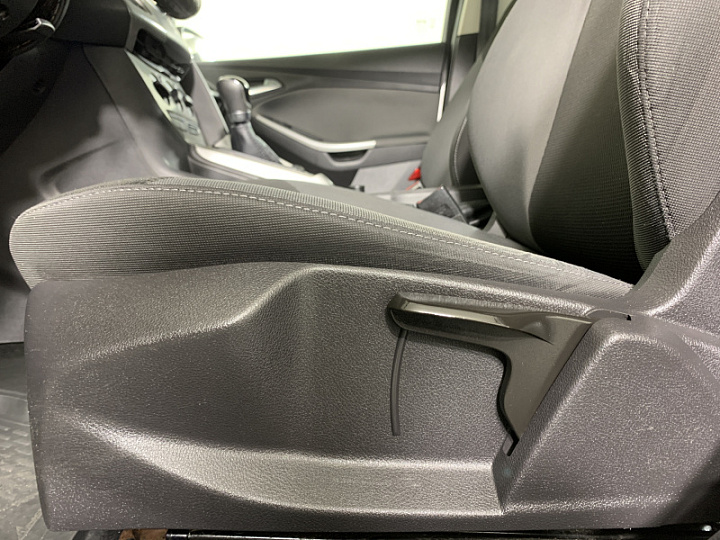 FORD Focus 1.6, 2012 года, Механика, Серебристый