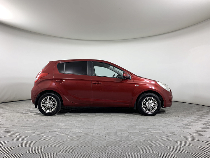 HYUNDAI i20 1.4, 2010 года, Механика, Вишневый