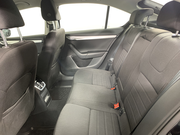 SKODA Octavia 1.8, 2017 года, Робот, ЧЕРНЫЙ
