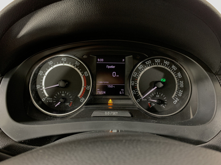 SKODA Rapid 1.6, 2018 года, Автоматическая, ЯРКО-СИНИЙ