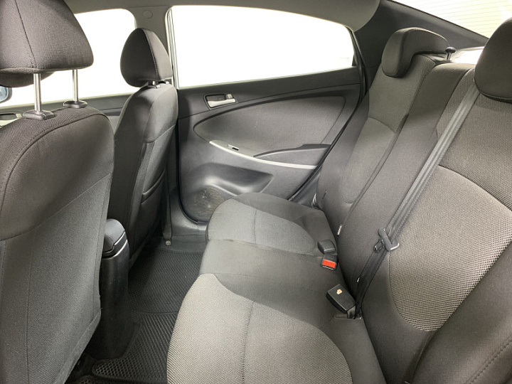 HYUNDAI Solaris 1.4, 2012 года, Механика, Серебристый