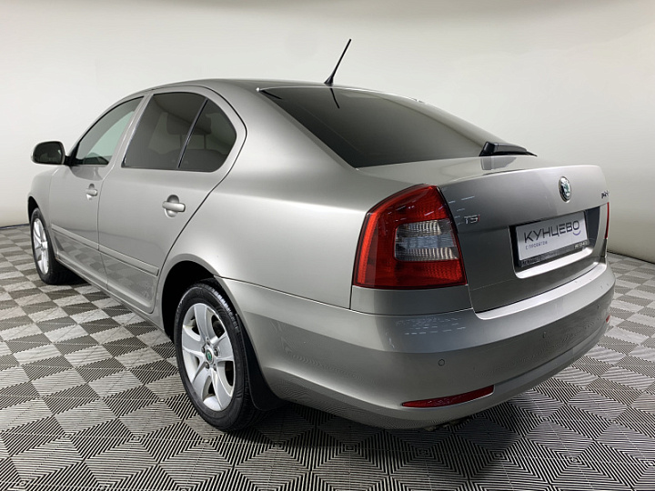 Skoda Octavia 1.8, 2012 года, Автоматическая, Бежевый