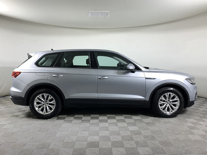 VOLKSWAGEN Touareg 3, 2018 года, Автоматическая, Серебристый