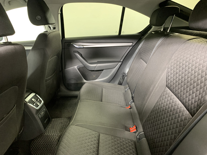 Skoda Octavia 1.6, 2018 года, Автоматическая, Черный