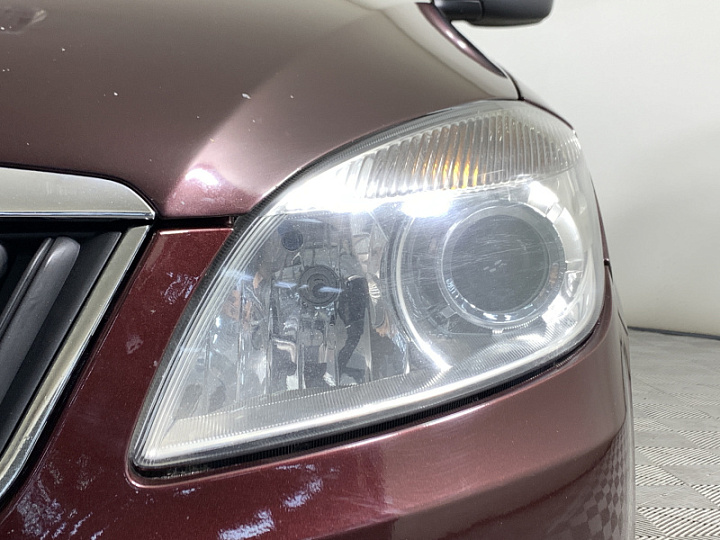 SKODA Fabia 1.2, 2013 года, Механика, ТЕМНО-БОРДОВЫЙ