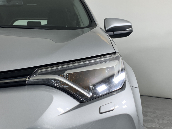 TOYOTA RAV4 2, 2015 года, Вариатор, Серебристый