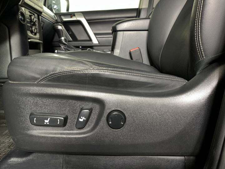 Toyota Land Cruiser Prado 2.8, 2018 года, Автоматическая, Светло серый