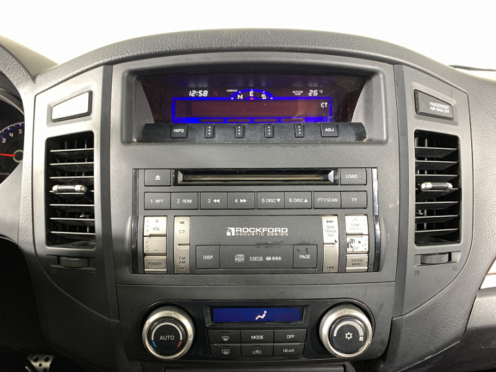 MITSUBISHI Pajero 3.8, 2007 года, Автоматическая, Серебристый