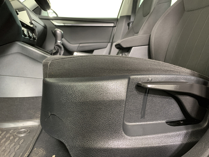 SKODA Octavia 1.8, 2018 года, Механика, БЕЛЫЙ