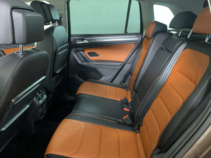 Volkswagen Tiguan 2, 2017 года, Робот, КОРИЧНЕВЫЙ