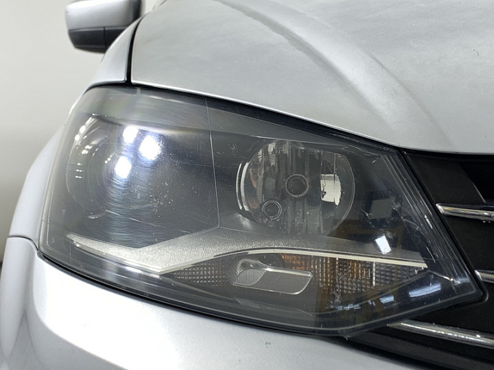 Volkswagen Polo 1.6, 2015 года, Механика, Серебристый
