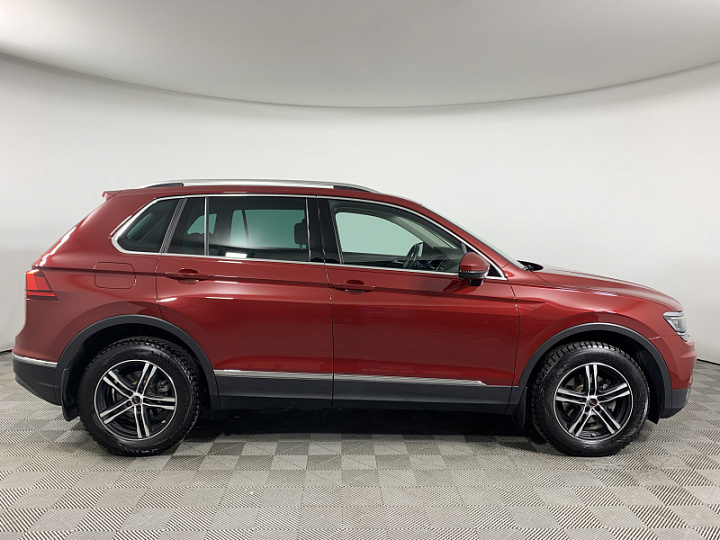 VOLKSWAGEN Tiguan 2, 2018 года, Робот, Вишневый