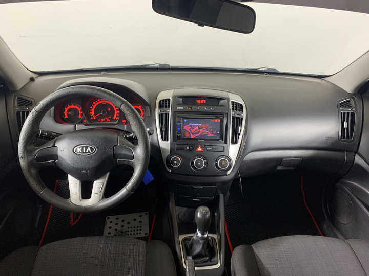 KIA Ceed 1.4, 2011 года, Механика, Черный перламутр