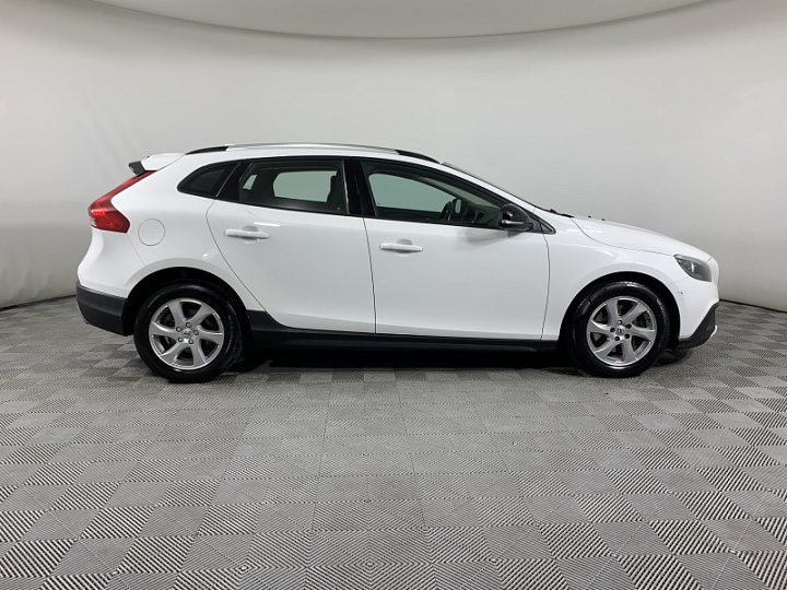 VOLVO V40 Cross Country 1.5, 2017 года, Автоматическая, БЕЛЫЙ