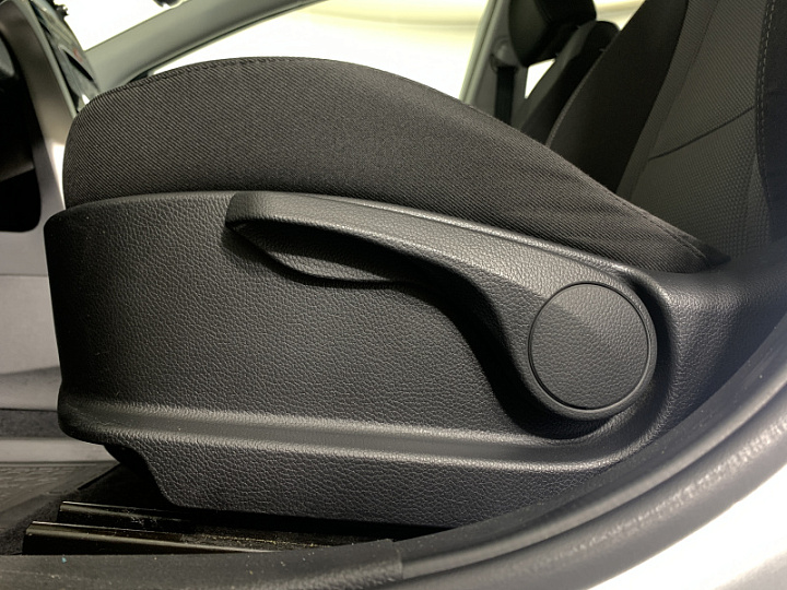 HYUNDAI i30 1.6, 2013 года, Автоматическая, Серебристый