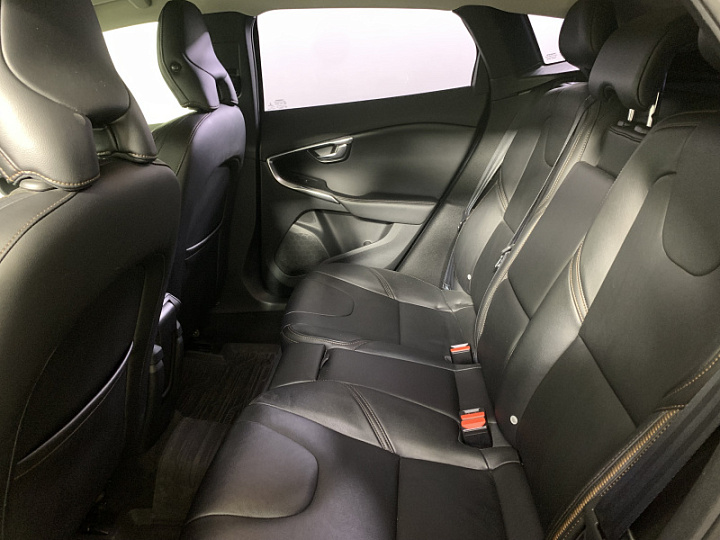 Volvo V40 2, 2014 года, Автоматическая, Черный
