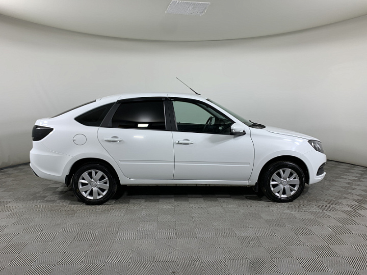 Lada Granta 1.6, 2023 года, Механика, БЕЛЫЙ