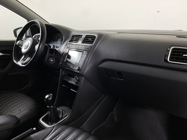 VOLKSWAGEN Polo 1.6, 2019 года, Механика, Серебристый
