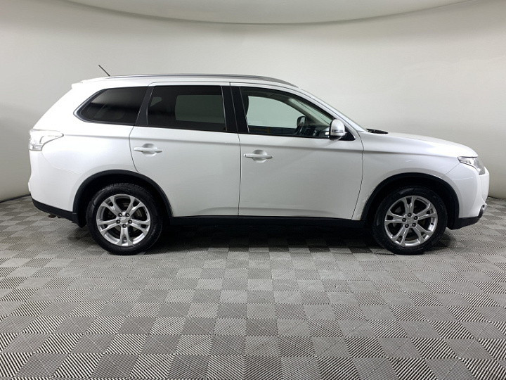 Mitsubishi Outlander 2.4, 2014 года, Вариатор, Белый