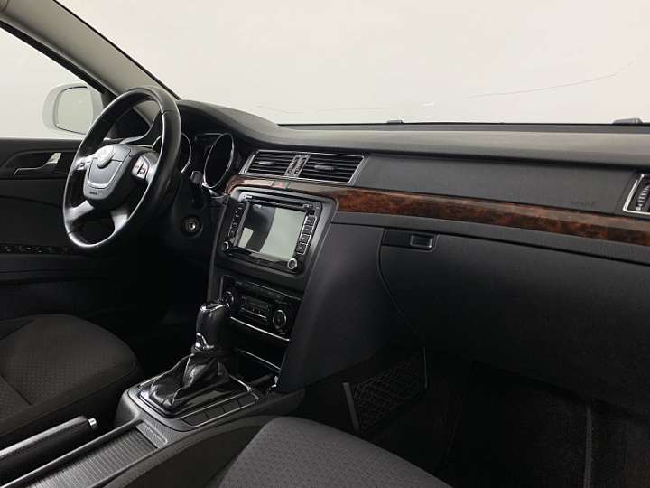 SKODA Superb 1.8, 2013 года, Робот, БЕЛЫЙ